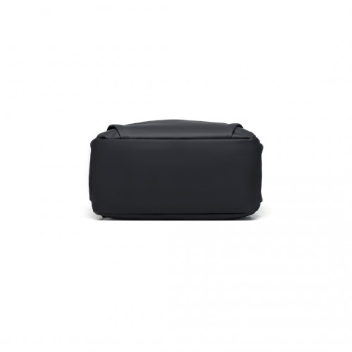 Kono Leisure Water-resistant Backpack with USB Charging Port - Black