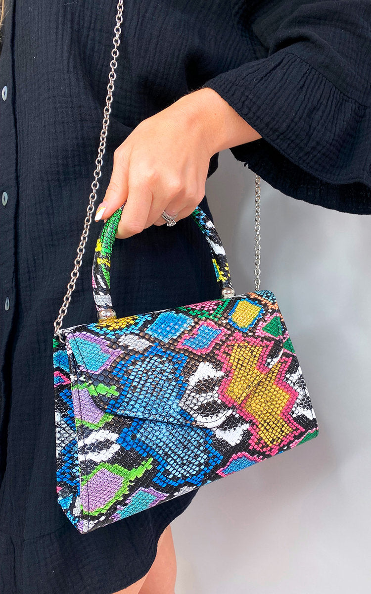 Elegant Croc Print Handbag - Stylish Nude Faux Leather Purse with Chain Strap