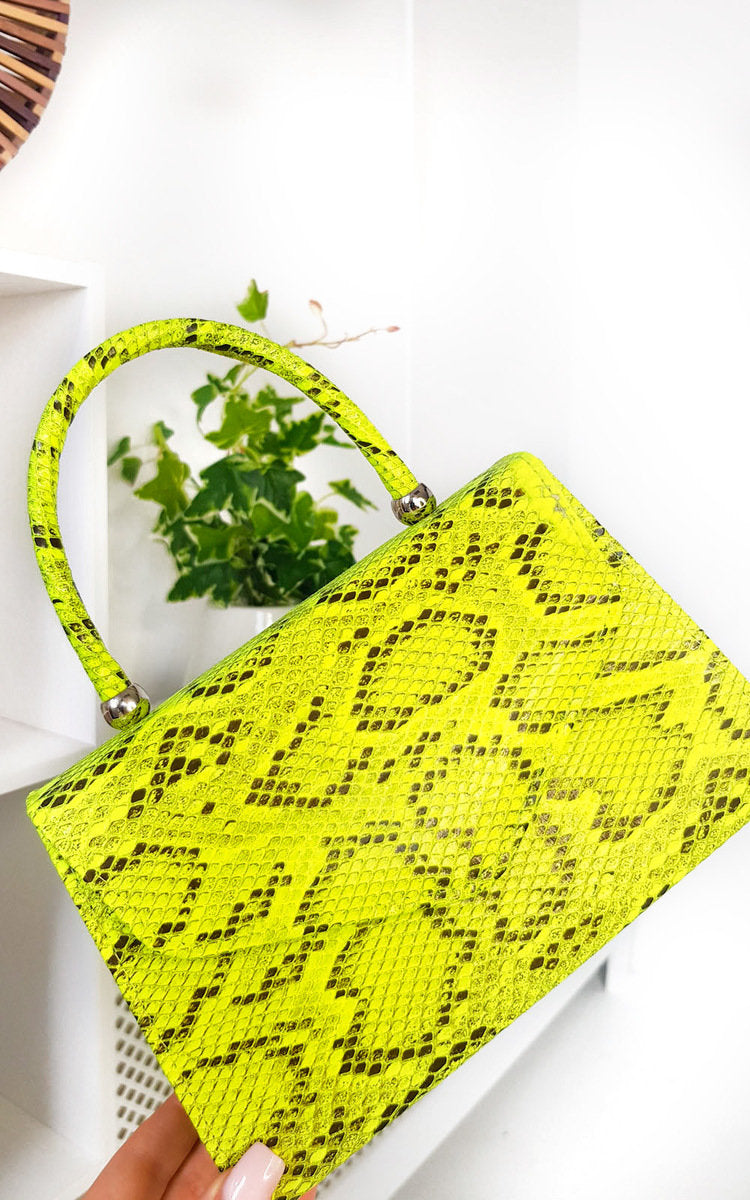 Elegant Croc Print Handbag - Stylish Nude Faux Leather Purse with Chain Strap