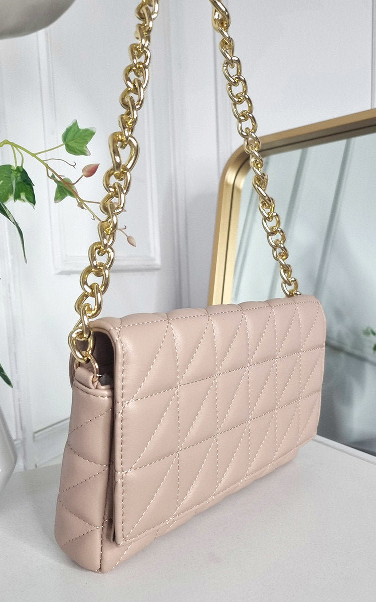 Stylish Faux Leather Padded Handbag with Gold Chain Detail - Perfect for Any Occasion