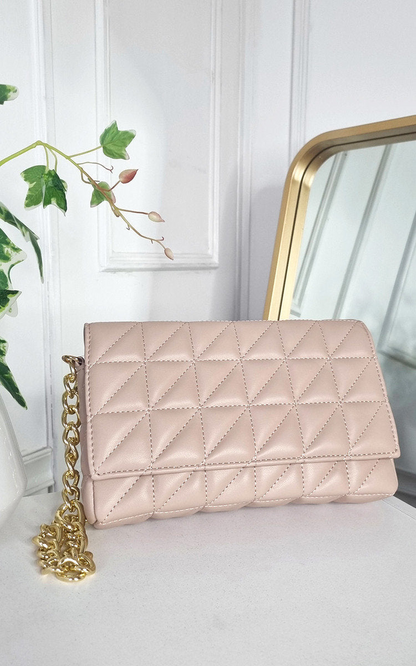 Stylish Faux Leather Padded Handbag with Gold Chain Detail - Perfect for Any Occasion