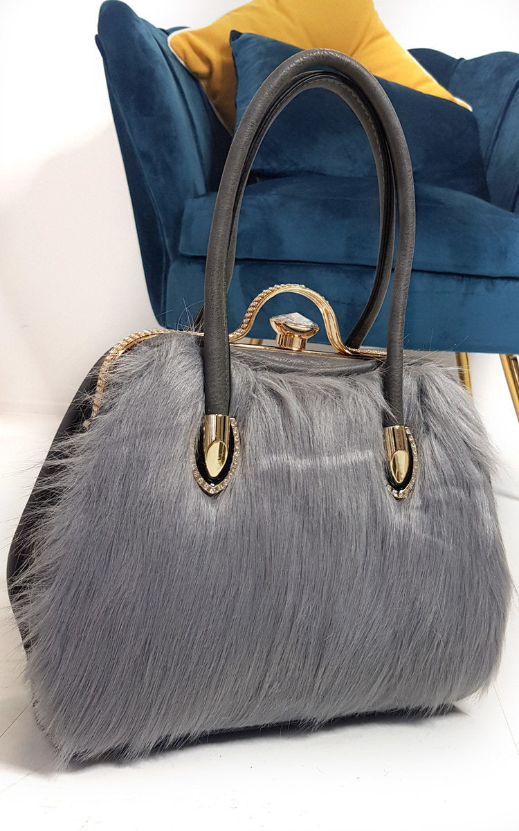 Luxurious Faux Fur Handbag - Stylish Winter Accessory with Faux Leather & Gold Diamante Clip